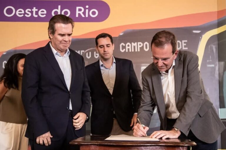 Paes assina concessão de ônibus para o Grupo Comporte no Rio de Janeiro e operações começam em julho de 2026