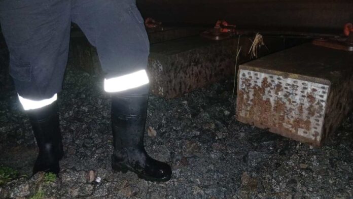 Chuva causa deslocamento de pedras que sustentam dormentes na linha 7-Rubi