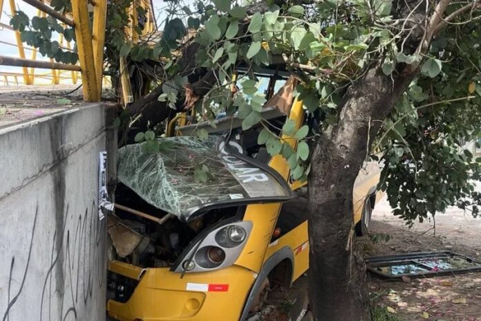 Acidente com ônibus que levava estudantes para torneio esportivo deixa feridos no Distrito Federal neste sábado (07)