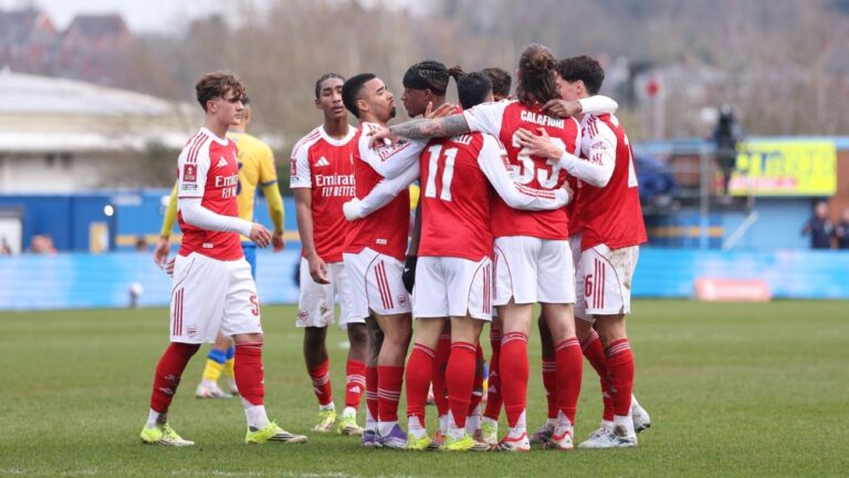 Arsenal leva susto, mas bate o Mansfield Town e vai às quartas da Copa da Inglaterra