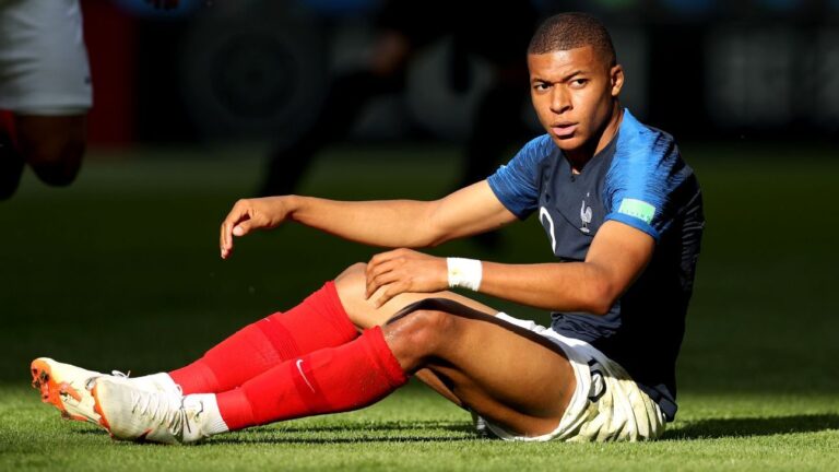 Às vésperas de Brasil x França, Mbappé fala de lesão no joelho e desabafa: ‘Algumas coisas falsas foram ditas’