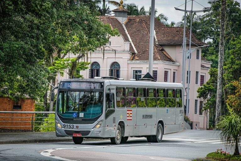 Blumenau (SC) tem reajuste da tarifa de ônibus paga em dinheiro a partir desta segunda-feira (23)
