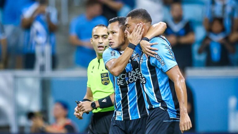 Carlos Vinicius dá fim à seca, mas Grêmio é ‘castigado’ por ex-São Paulo, empata com Bragantino e não vai ao G-4