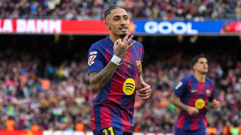 Com hat-trick de Raphinha, Barcelona massacra o Sevilla e segue ‘disparado’ em LALIGA