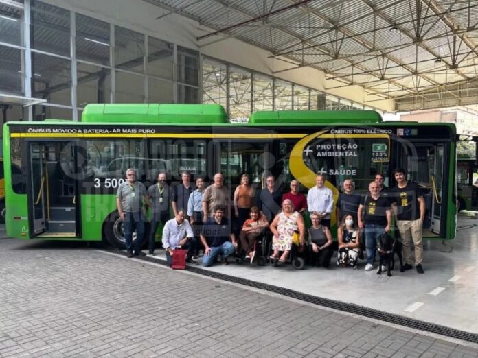 Comissão Permanente de Acessibilidade da prefeitura de São Paulo avalia ônibus elétricos da Ankai