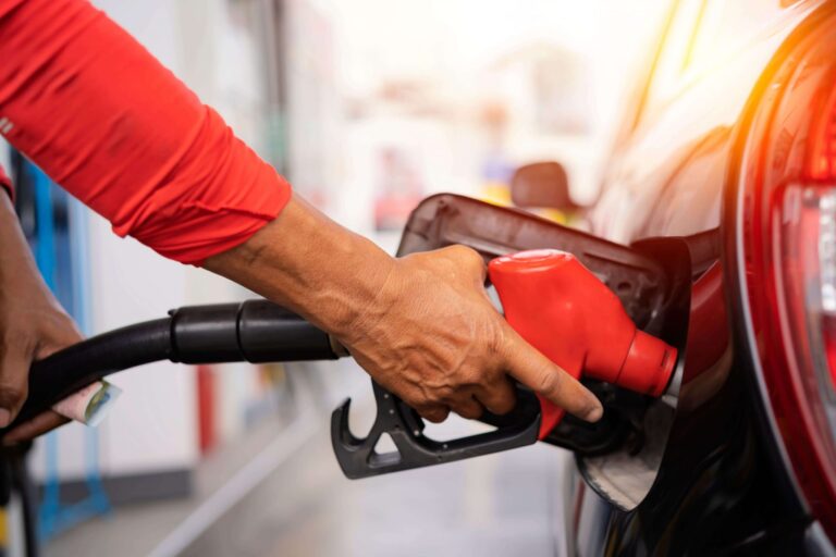 Diesel sobe até 13,8% nas distribuidoras e pressiona custos logísticos no Brasil, aponta IBPT