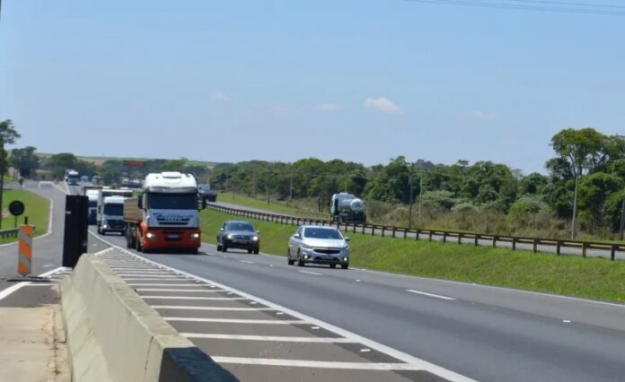 Ecovias interdita faixas sobre viaduto no quilômetro 235 da Rodovia Washington Luís (SP-310), em São Carlos (SP), para obras nesta semana; confira
