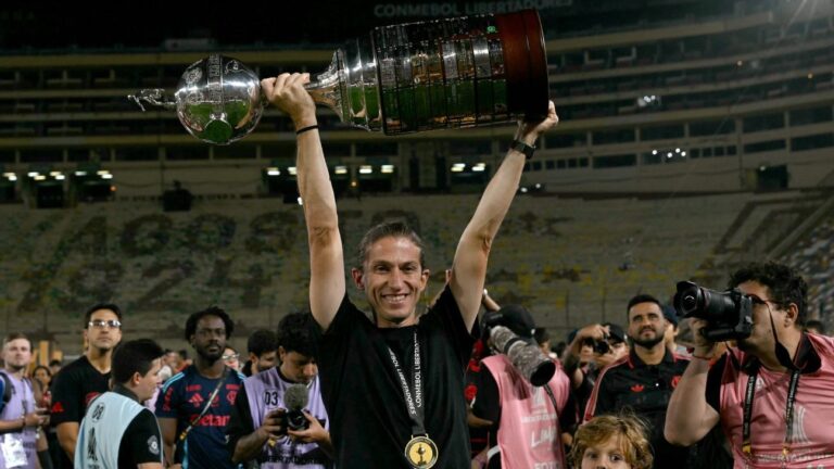 Filipe Luís faz post de despedida do Flamengo e manda recado para jogadores, torcedores e diretoria após saída polêmica: ‘Ciclo histórico’