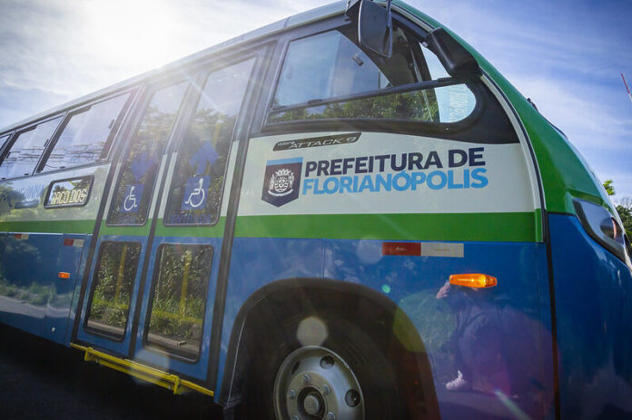 Florianópolis (SC) adota pagamento por Pix diretamente na catraca dos ônibus