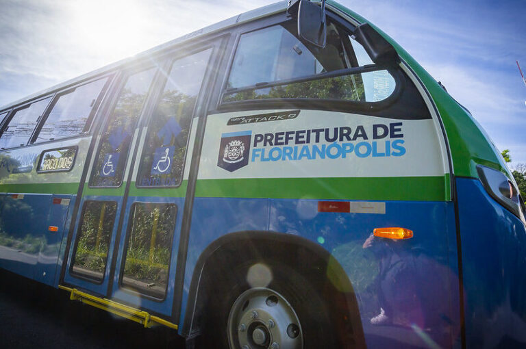 Florianópolis (SC) adota pagamento por Pix diretamente na catraca dos ônibus