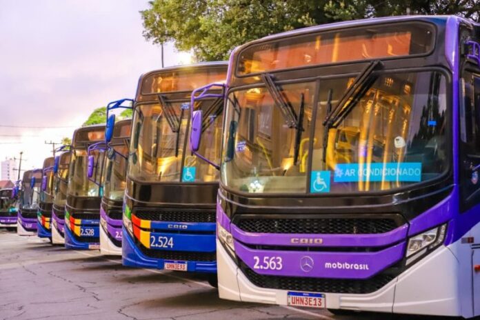 Governo de Pernambuco entrega 40 novos ônibus Caio/Mercedes-Benz com ar-condicionado para frota do transporte público