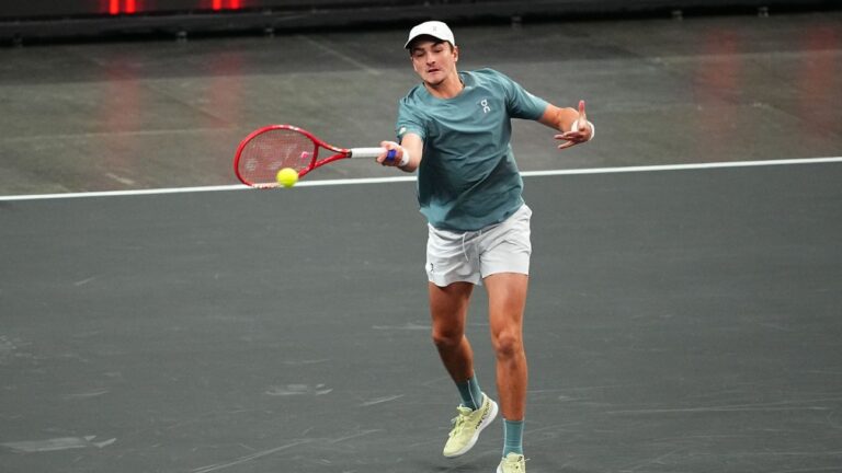 João Fonseca derrota Opelka e fatura mais de R$ 5 milhões em torneio ‘diferentão’ em Las Vegas