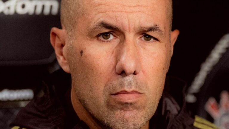 Leonardo Jardim revela que jogador do Flamengo é desfalque por estar com ‘dificuldades de integração’