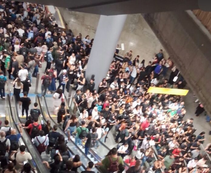 Linha 4-Amarela de metrô opera com lentidão na noite desta terça-feira (17)