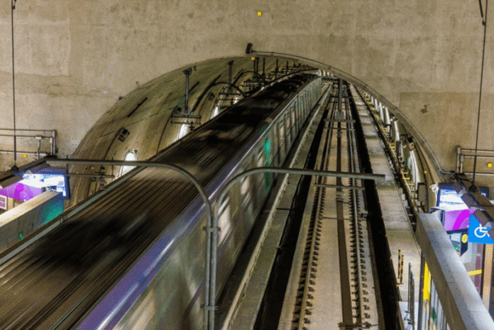 Linha 5-Lilás passa a oferecer internet em todas as estações e avança com conectividade nos túneis