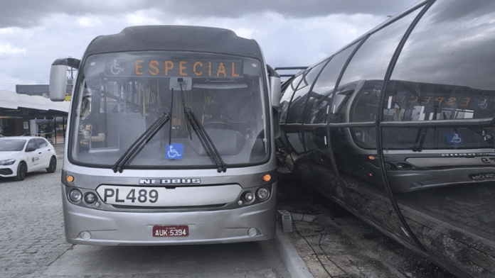 Locais de embarque e desembarque de ônibus no Terminal Centenário, em Curitiba (PR), terão mudanças por conta de obras do BRT Leste/Oeste