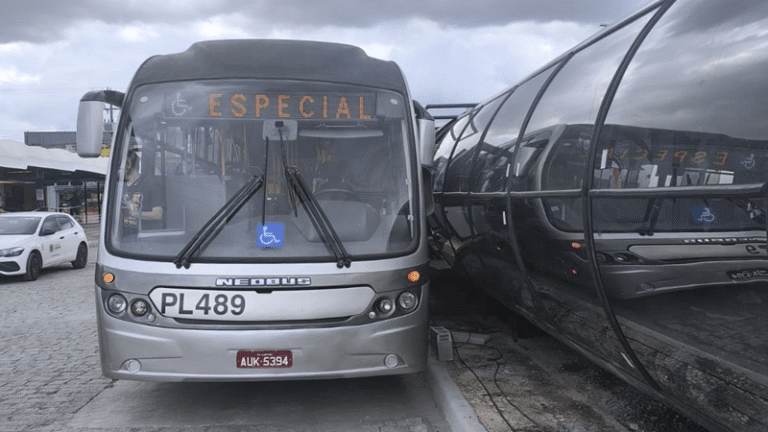 Locais de embarque e desembarque de ônibus no Terminal Centenário, em Curitiba (PR), terão mudanças por conta de obras do BRT Leste/Oeste