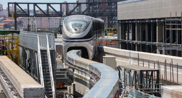 Monotrilho da linha 17 vai inicialmente operar das 10h às 15h, só indo até Congonhas, com quatro trens e previsão é para fim de março de 2026