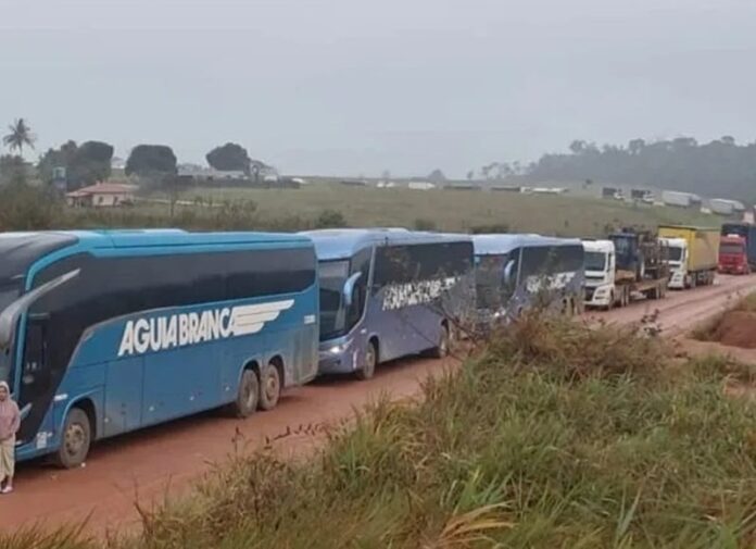 Obras na Ponte sobre o Rio Jequitinhonha, na BR-101/BA, proíbem ônibus DD 8×2 e carretas