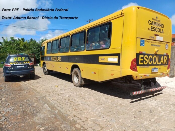 Ônibus do Caminho Escola é apreendido fazendo transporte para velório e desvio de finalidade vai ser apurado. Diário do Transporte recebeu denúncias