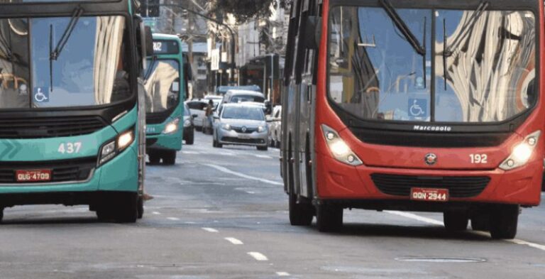 Linhas de ônibus têm trajetos normalizados após liberação de vias em Juiz de Fora (MG)