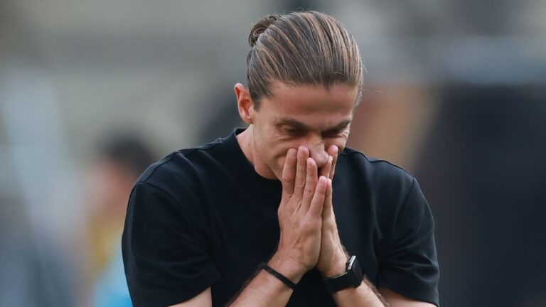 Organizada dá ‘ultimato’ a jogadores e manda recado forte a Filipe Luís: ‘Não tente fazer do Flamengo um clube europeu’