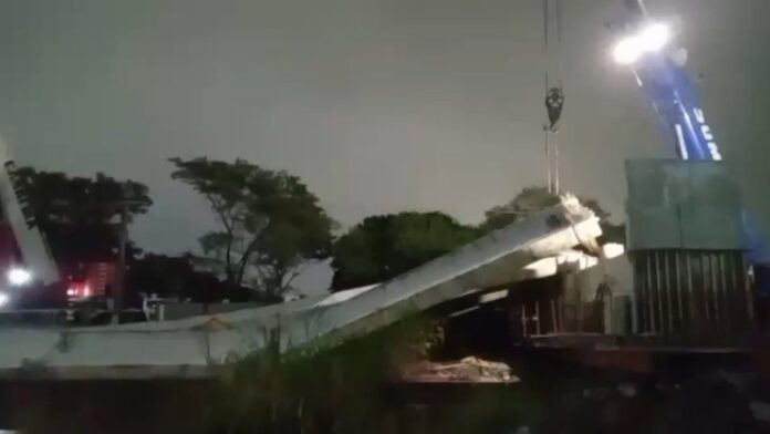 Parte de viaduto em obras cai em São Bernardo do Campo, no ABC Paulista, deixando feridos