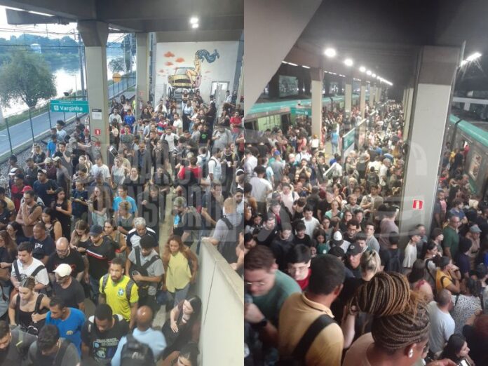 Passageiros enfrentam atrasos e lotação na linha 9-Esmeralda na noite desta terça-feira (24)