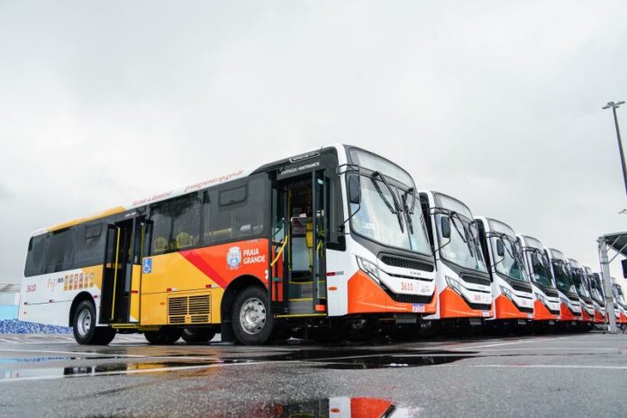 Praia Grande (SP) recebe 11 novos ônibus Mercedes-Benz OF 1619 para frota do transporte coletivo