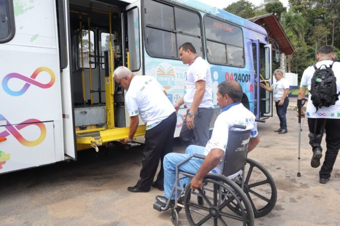 Prefeitura de Manaus conclui formação de motoristas e cobradores na Escola de Transporte Inclusivo