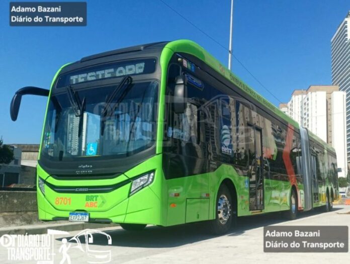 Primeiros ônibus a bateria do BRT-ABC iniciam testes em corredor neste sábado (14). Tarcísio de Freitas cobra pressa