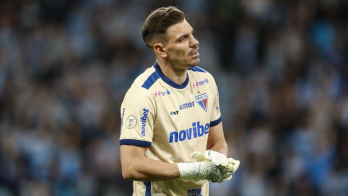 Reprovado pelo Corinthians nos exames médicos, João Ricardo volta a ser relacionado pelo Fortaleza