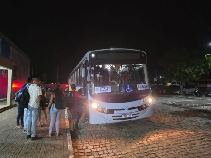 Universidade Estadual do Piauí implanta ônibus para estudantes e conecta bairros ao campus de Picos