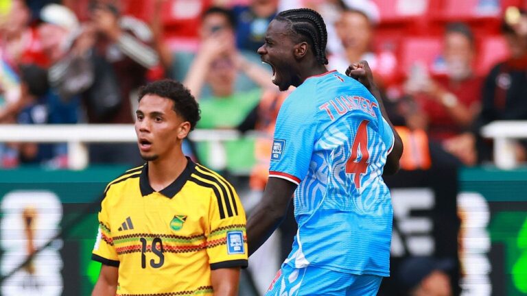 Zagueiro da Premier League decide, RD Congo vence Jamaica na prorrogação e entra no grupo de Portugal e Colômbia na Copa do Mundo