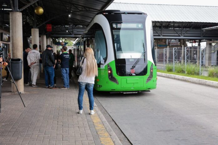 Nunes “passa o chapéu” e pede dinheiro a Tarcísio para “bonde-ônibus” – VLE do Centro de São Paulo