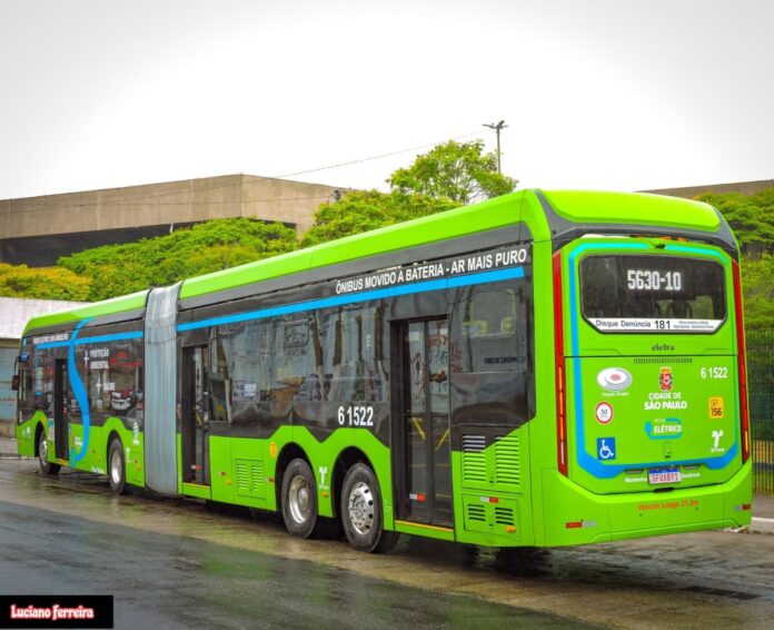 Linhas de ônibus para o centro ou para Santo Amaro são opções para escapar de caos da linha 9 Esmeralda