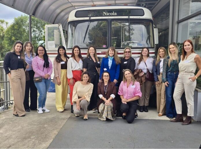 Conexão Feminina no Transporte avança no Sul e leva lideranças à fábrica da Marcopolo, em Caxias do Sul (RS)