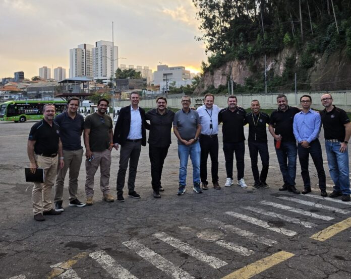 Executivos globais da Mercedes-Benz visitam Auto Bless e conhecem garagem referência em eletromobilidade