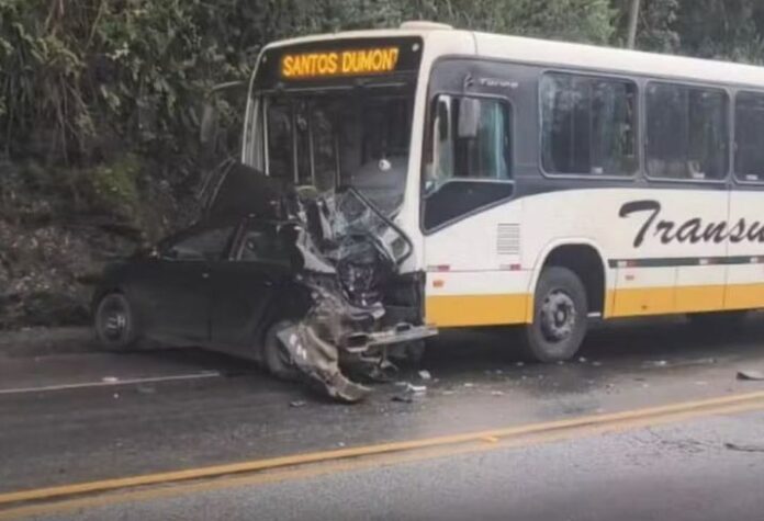 Acidente entre carro e ônibus deixa morto e feridos na BR-040 em Minas Gerais