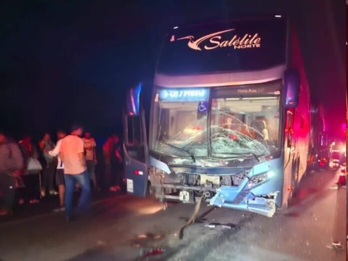 Acidente entre ônibus da Satélite Norte e carros na BR-153, em Campinorte (GO), deixa vítimas nesta sexta-feira (03)