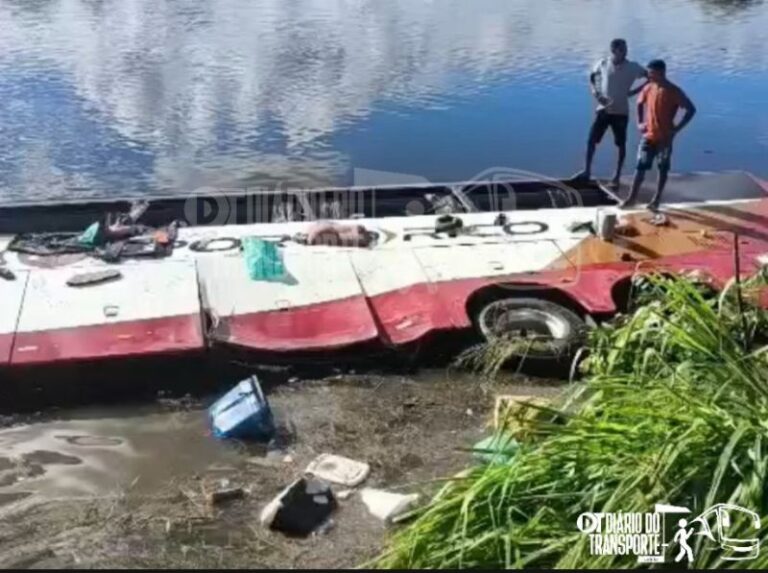 Acidente envolvendo ônibus no Maranhão deixa mortos e feridos após veículo cair em açude nesta segunda-feira (6) 