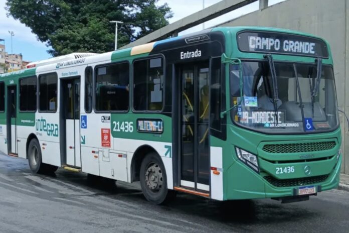 Atrasos em saídas de ônibus por assembleias sindicais afetam transporte coletivo em Salvador (BA)