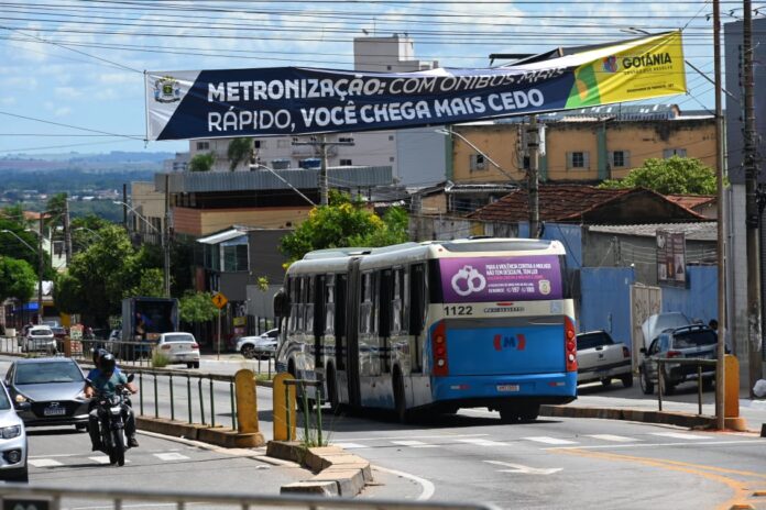 BRT de Goiânia recebe mais 6 km de “metronização” com IA, semáforos preferenciais para ônibus e promessa de 50% de aumento de velocidade