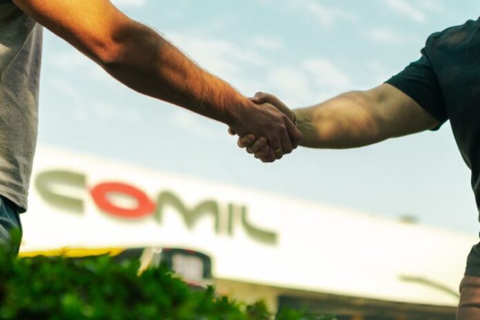 Comil distribui mais de R$ 4,4 milhões em PPR durante comemoração de 40 anos