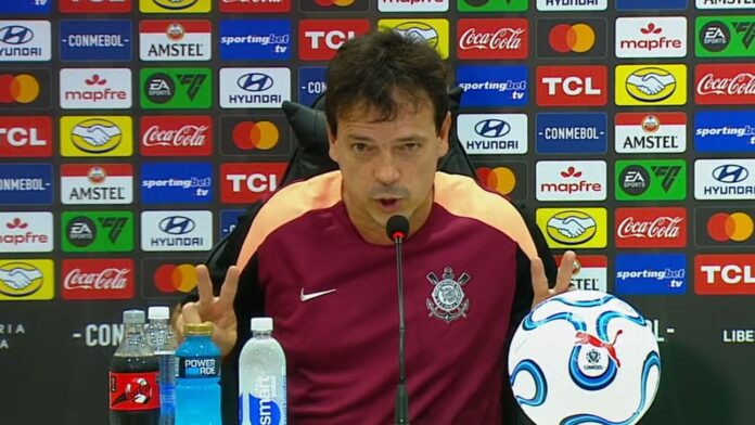 Diniz diz que torcida do Corinthians tem que acreditar no sonho da Libertadores e projeta dérbi: 'Como uma final'