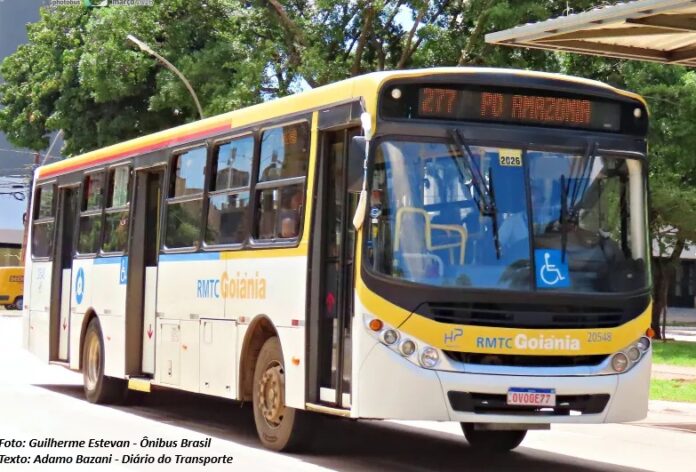 Empresa de ônibus que obriga dupla função é condenada a pagar indenização a motorista agredido por passageiro