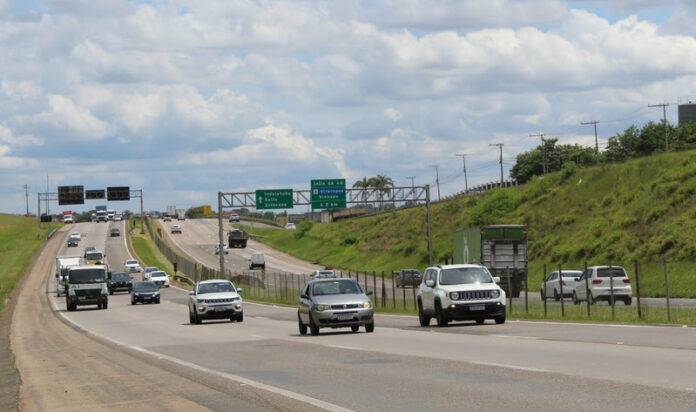 Feriado de Tiradentes deve levar quase 20 milhões de veículos às rodovias paulistas