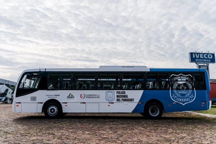 IVECO BUS entrega ônibus à Polícia Nacional do Paraguai e amplia atuação na América Latina