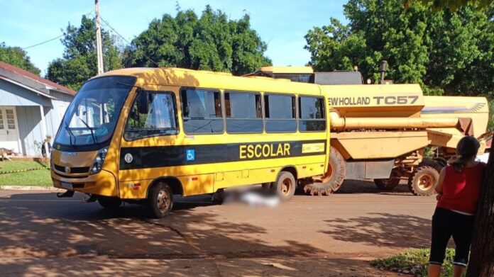 Idoso morre atropelado por ônibus escolar descontrolado em Sete de Setembro (RS) nesta terça-feira (14)