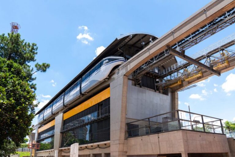 Linha 17-Ouro inicia operação com trens automatizados; entenda tecnologia que dispensa condutores dentro das cabines de comando